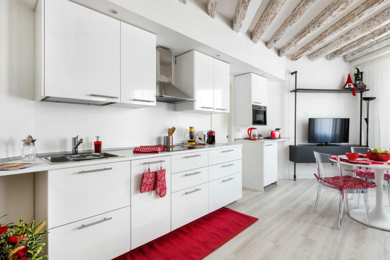 Heaven Biennale, The Elegant Appartement