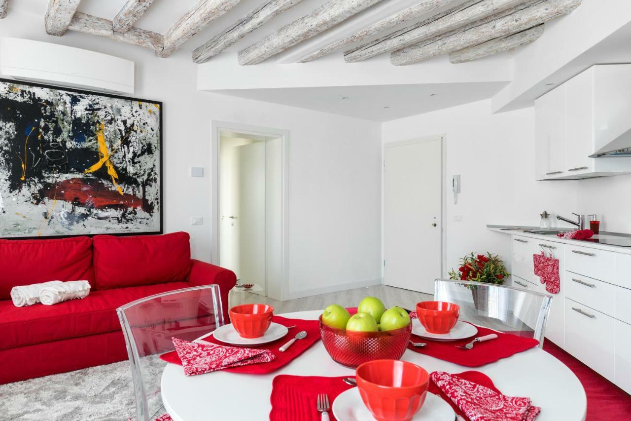 Heaven Biennale, The Elegant * Venise